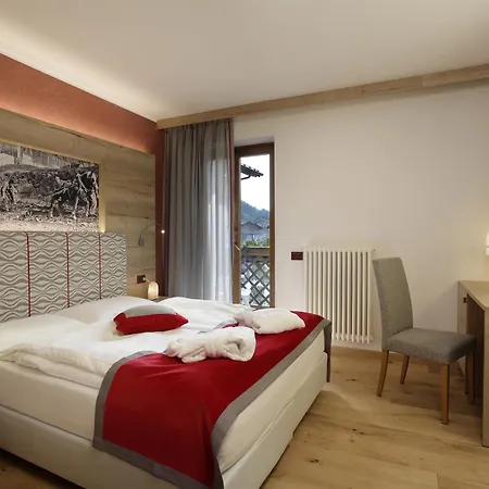Tevini Dolomites Charming 호텔 4*