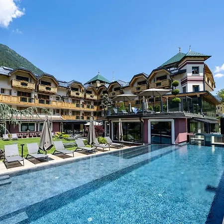 Tevini Dolomites Charming 4* 코메차두라