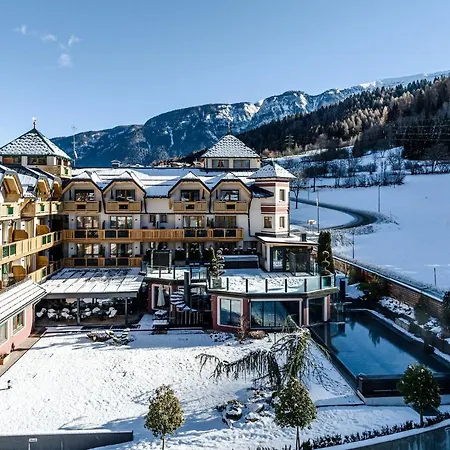 Tevini Dolomites Charming Hotel 4*