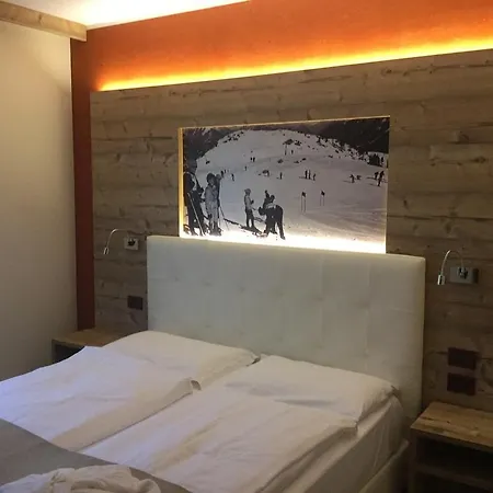 Tevini Dolomites Charming 호텔 코메차두라